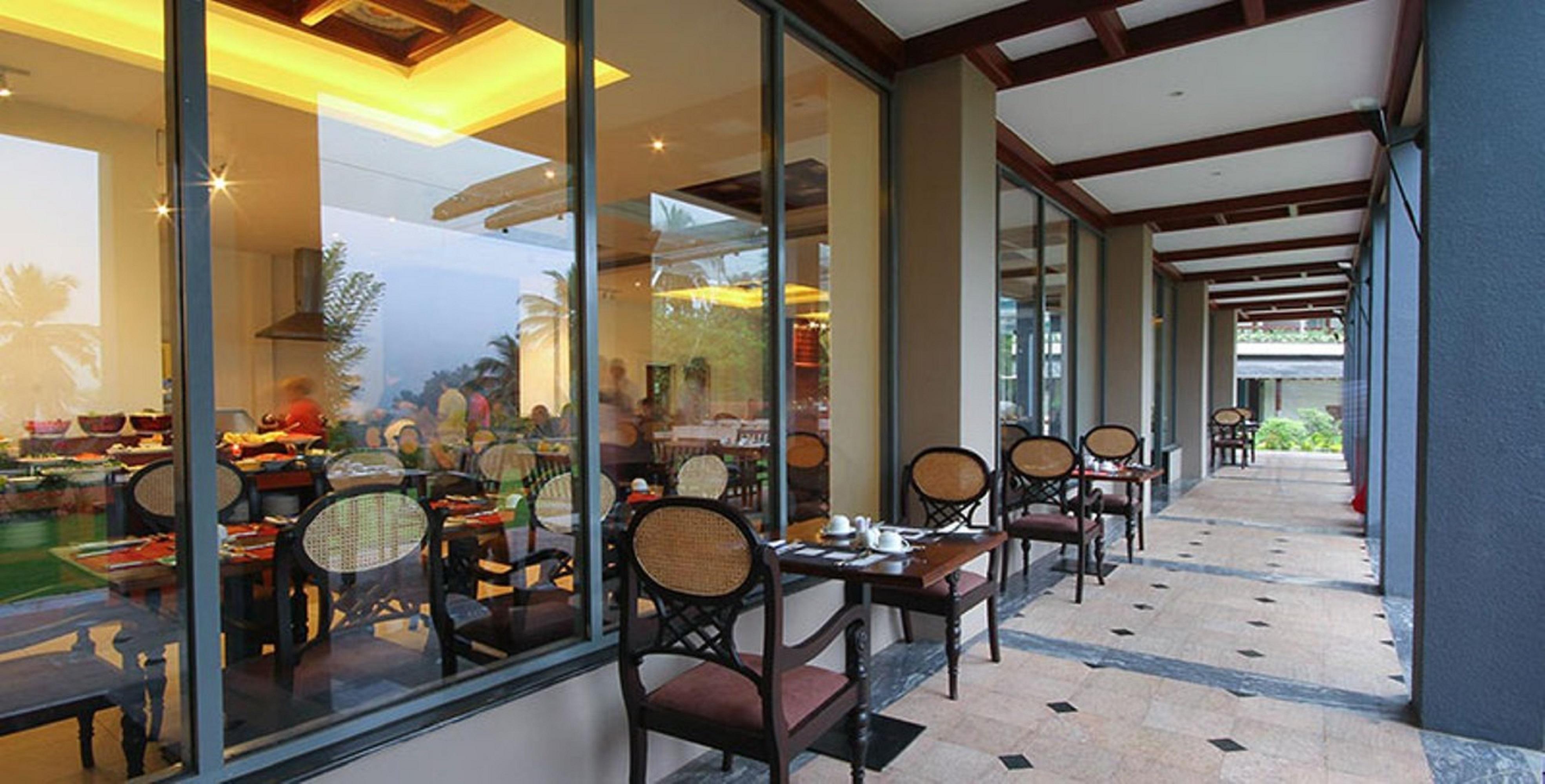 Earl'S Regent Hotel Kandy Exterior photo